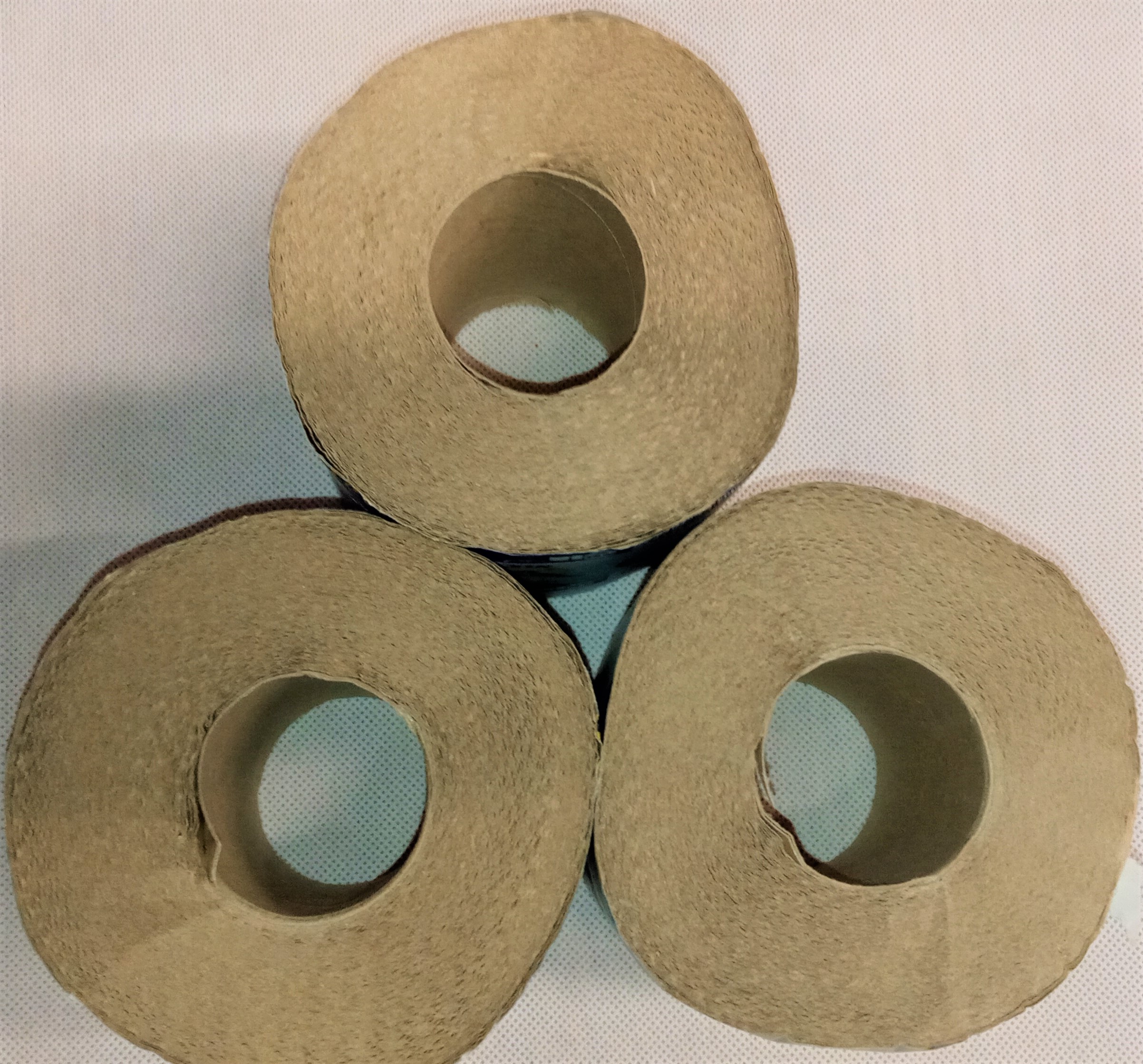 POLSKI PAPIER TOALETOWY DELFIN 64 ROLKI SZARY - obrazek 3